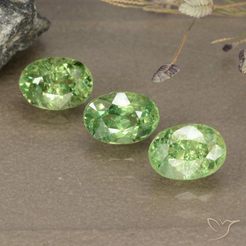 2.08ctw Naturel Vert chaud Grenat démantoïde, ovale, VS-SI