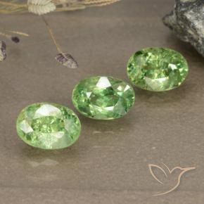Shop natural 2.08ct Vert chaud Grenat démantoïde gems, ovale, from Namibie at GemSelect. In stock, global shipping!
