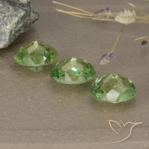 Shop natural 2.08ct Vert chaud Grenat démantoïde gems, ovale, from Namibie at GemSelect. In stock, global shipping!