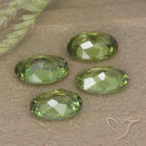Shop natural 2.27ct Forêt verte Grenat démantoïde gems, ovale, from Namibie at GemSelect. In stock, global shipping!