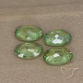 Shop natural 2.34ct Forêt verte Grenat démantoïde gems, ovale, from Namibie at GemSelect. In stock, global shipping!
