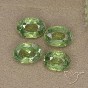 Shop natural 2.27ct Forêt verte Grenat démantoïde gems, ovale, from Namibie at GemSelect. In stock, global shipping!