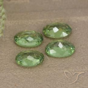 Shop natural 2.27ct Forêt verte Grenat démantoïde gems, ovale, from Namibie at GemSelect. In stock, global shipping!