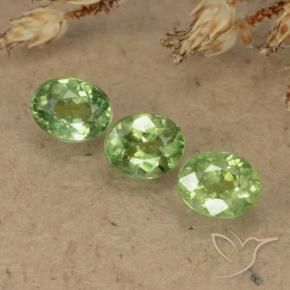 Shop natural 0.86ct Vert jaunâtre Grenat démantoïde gems, ovale, from Namibie at GemSelect. In stock, global shipping!