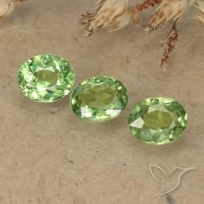 Shop natural 0.88ct Vert poire Grenat démantoïde gems, ovale, from Namibie at GemSelect. In stock, global shipping!