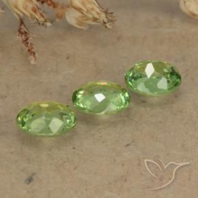 Shop natural 0.88ct Vert poire Grenat démantoïde gems, ovale, from Namibie at GemSelect. In stock, global shipping!