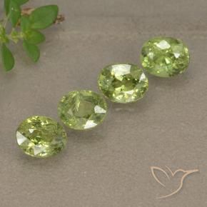Shop natural 2.31ct Vert vif et léger Grenat démantoïde gems, ovale, from Namibie at GemSelect. In stock, global shipping!