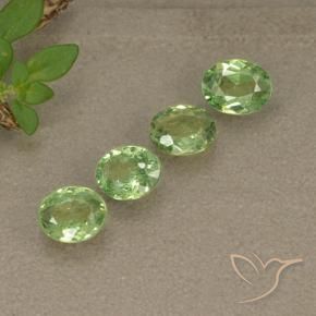 Shop natural 1.28ct Vert poire Grenat démantoïde gems, ovale, from Namibie at GemSelect. In stock, global shipping!