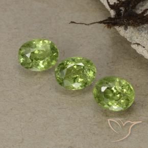 Shop natural 1.26ct Vert forêt léger Grenat démantoïde gems, ovale, from Namibie at GemSelect. In stock, global shipping!