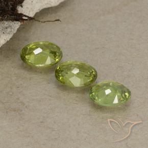 Shop natural 1.23ct Olive verte Grenat démantoïde gems, ovale, from Namibie at GemSelect. In stock, global shipping!