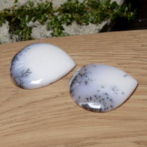 Achetez naturel 55.45ct Noir blanc Dendritique Agate gems, En forme de poire, En provenance Inde chez GemSelect. En stock, livraison internationale!