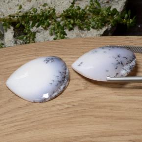 Achetez naturel 55.45ct Noir blanc Dendritique Agate gems, En forme de poire, En provenance Inde chez GemSelect. En stock, livraison internationale!