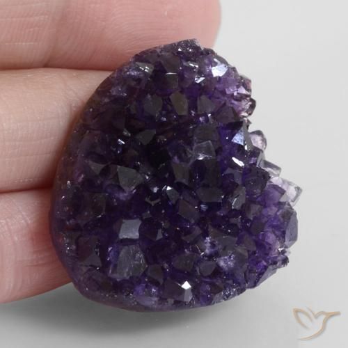 Druse d'améthyste violet naturelle forme fantaisie, 73,57 ct, opaque