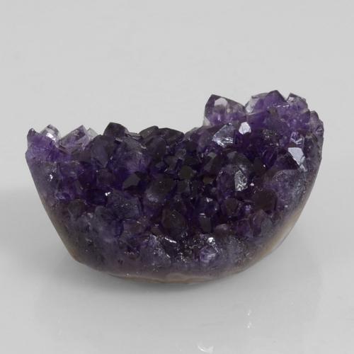 Druse d'améthyste violet naturelle forme fantaisie, 67,83 ct, opaque