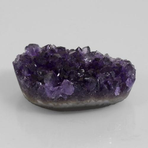 Druse d'améthyste violet naturelle forme fantaisie, 79,16 ct, opaque