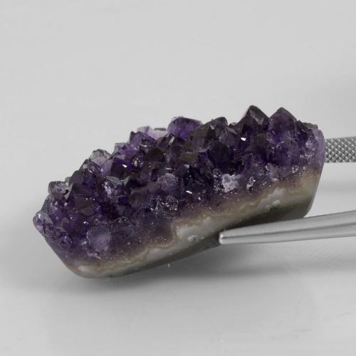 Druse d'améthyste violet naturelle forme fantaisie, 79,16 ct, opaque