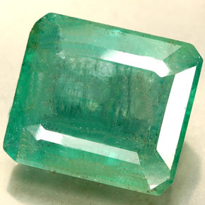 Émeraude Vert naturelle Taille émeraude, 7.12 ct, SI-I1