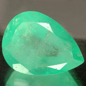Émeraude Vert naturelle En forme de poire, 11.76 ct, VS-SI
