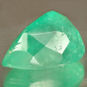 Émeraude Vert naturelle En forme de poire, 11.76 ct, VS-SI