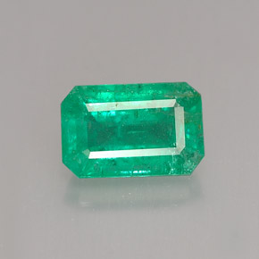Émeraude vert naturelle taille émeraude, 1,30 ct, I1