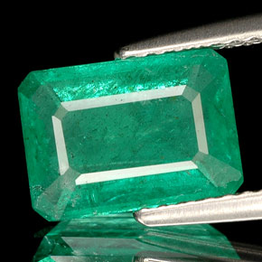 Émeraude Vert naturelle Taille émeraude, 2.05 ct, SI-I1