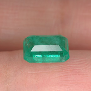 Émeraude vert naturelle taille émeraude, 1,65 ct, I1
