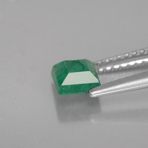 Émeraude vert naturelle carré, 0,59 ct, I1