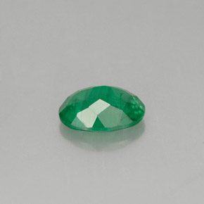 Émeraude Vert naturelle Coupe ovale, 0.71 ct, SI-I1