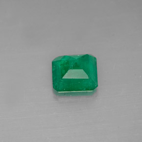 Émeraude vert naturelle taille émeraude, 0,63 ct, I1