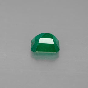 Émeraude vert naturelle taille émeraude, 0,47 ct, I1