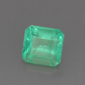 Émeraude vert naturelle taille émeraude, 1,31 ct, SI-I1
