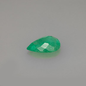 Émeraude Vert naturelle En forme de poire, 0.90 ct, SI-I1