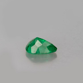 Émeraude vert naturelle en forme de poire, 0,46 ct, I1