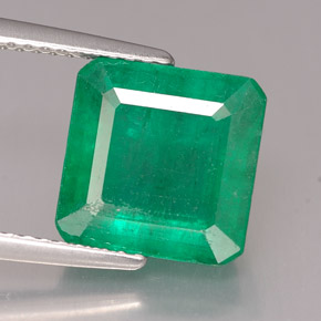 Émeraude Vert naturelle Taille émeraude, 4.42 ct, SI
