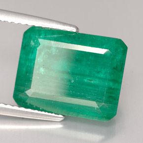 Émeraude vert naturelle taille émeraude, 7,55 ct, SI-I1