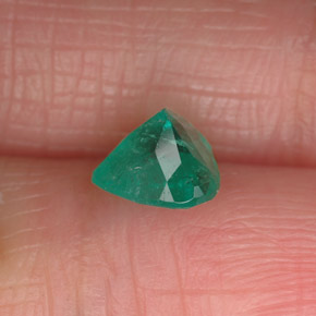 Émeraude Vert naturelle En forme de poire, 0.83 ct, SI-I1