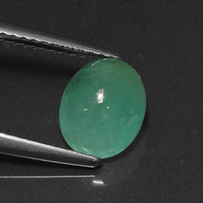 Émeraude vert naturelle coupe ovale, 2,02 ct, translucide