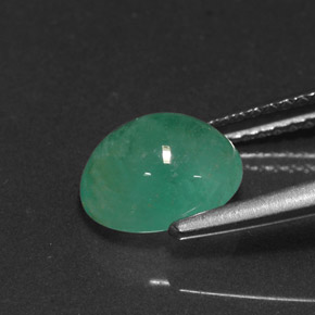 Émeraude vert naturelle coupe ovale, 2,02 ct, translucide