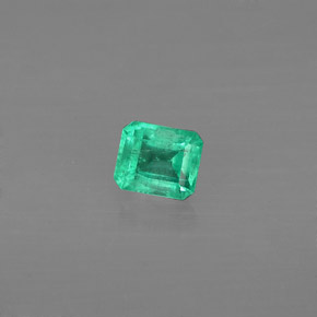 Émeraude Vert naturelle Taille émeraude, 0.47 ct, SI-I1