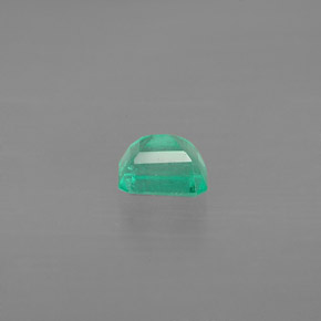 Émeraude Vert naturelle Taille émeraude, 0.47 ct, SI-I1