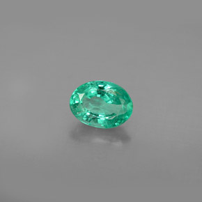 Émeraude Vert naturelle Coupe ovale, 0.77 ct, VS-SI