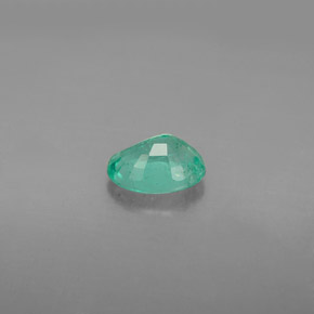 Émeraude Vert naturelle Coupe ovale, 0.77 ct, VS-SI
