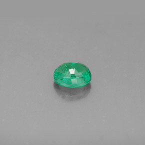Émeraude Vert naturelle Coupe ovale, 0.74 ct, VS-SI