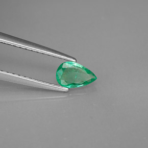 Émeraude Vert naturelle En forme de poire, 0.28 ct, VS-SI