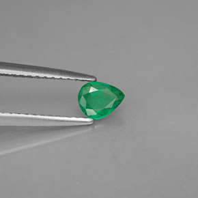 Émeraude Vert naturelle En forme de poire, 0.26 ct, VS-SI