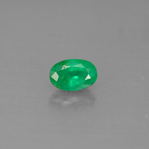 Émeraude vert naturelle coupe ovale, 0,54 ct, SI-I1