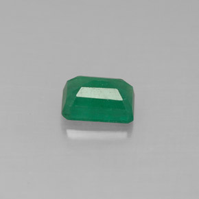 Émeraude vert naturelle taille émeraude, 0,63 ct, SI-I1