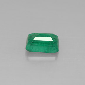 Émeraude vert naturelle taille émeraude, 0,67 ct, SI-I1