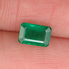 Émeraude vert naturelle taille émeraude, 0,68 ct, SI-I1
