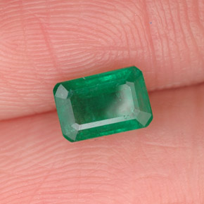Émeraude vert naturelle taille émeraude, 0,68 ct, SI-I1